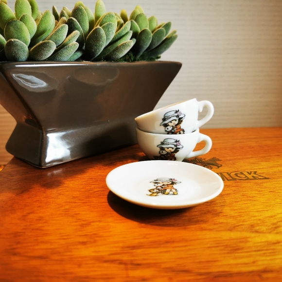 Vintage Japan Miniature Ceramic Tea Cup and Saucer Girl in Big Hat with Kitties - Picture 11 of 16